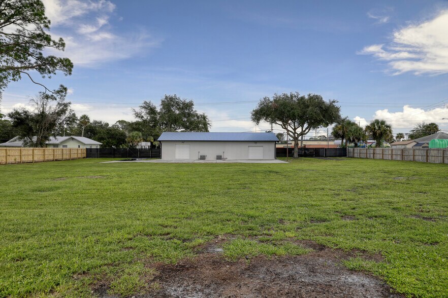 More Photos Of 1228 S Hopkins Ave, Titusville Office For Sale