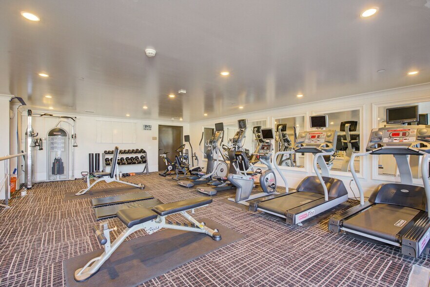 More Photos Of 1645 Vine St, Hollywood Loft Creative Space For Sale