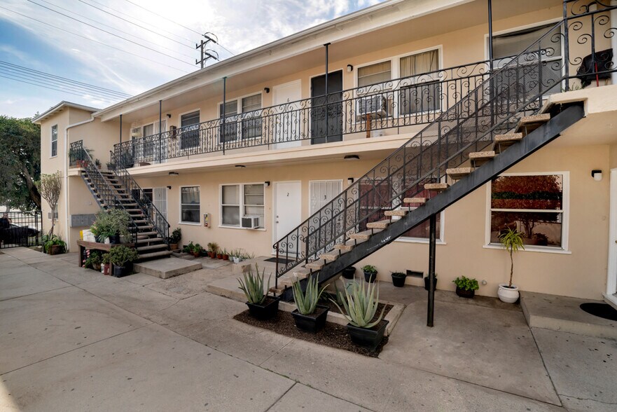 More Photos Of 17007-17013 Vanowen St, Van Nuys Apartments For Sale
