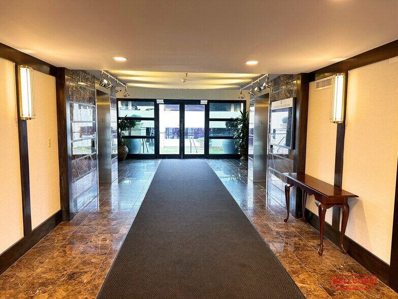 More Photos Of 25 W Cedar St, Pensacola Office For Sale