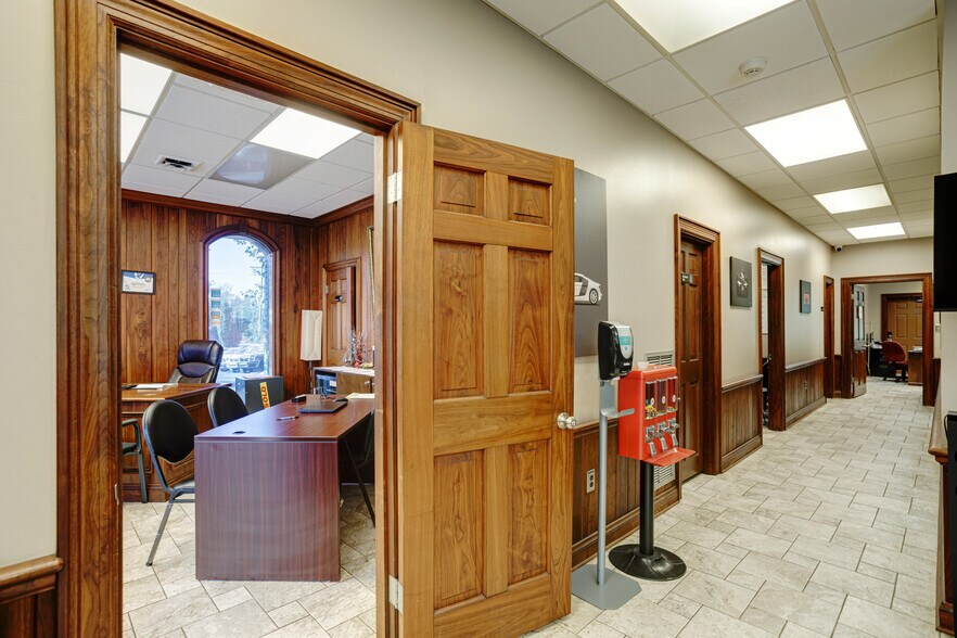 More Photos Of 806 Old Fort Pky, Murfreesboro Flex For Sale