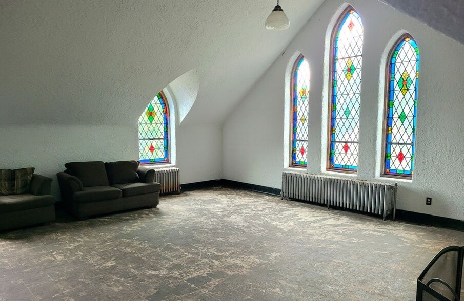 More Photos Of 421 Spicer St, Akron Religious Facility For Sale