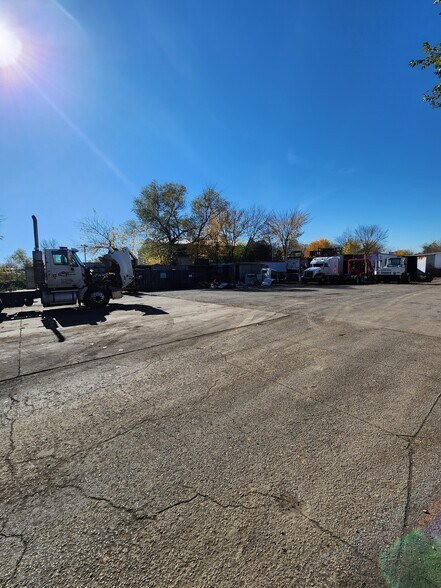 More Photos Of 16340 S Crawford Ave, Markham Warehouse For Lease