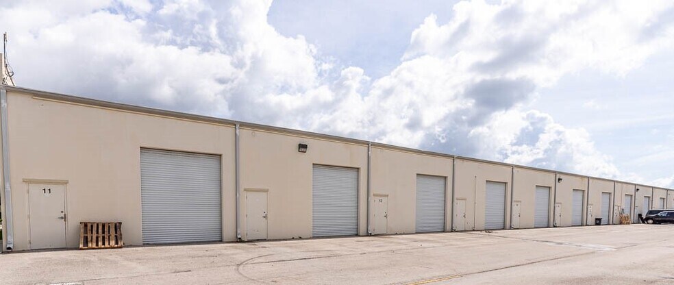 More Photos Of 585 105th Ave N, West Palm Beach Light Distribution For Lease