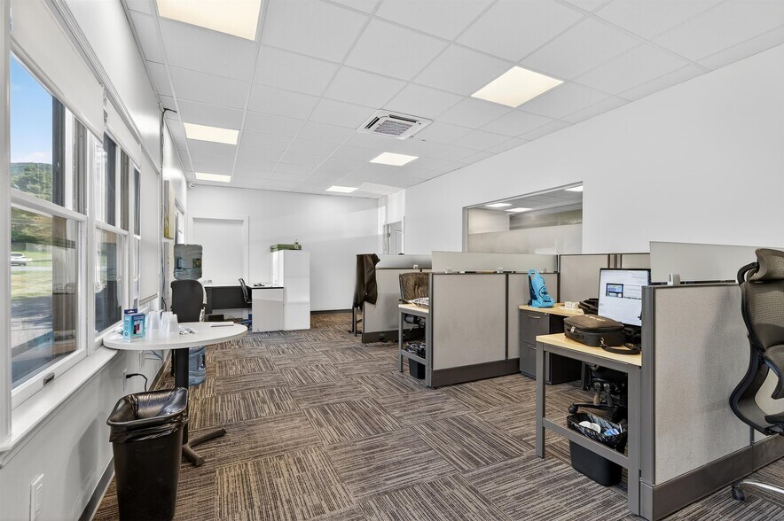 More Photos Of 11 Abrams Rd, Central Valley Office For Sale