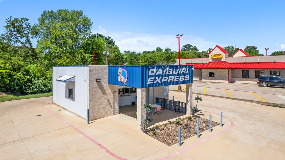 More Photos Of 207 N Henderson Blvd, Kilgore Storefront For Lease