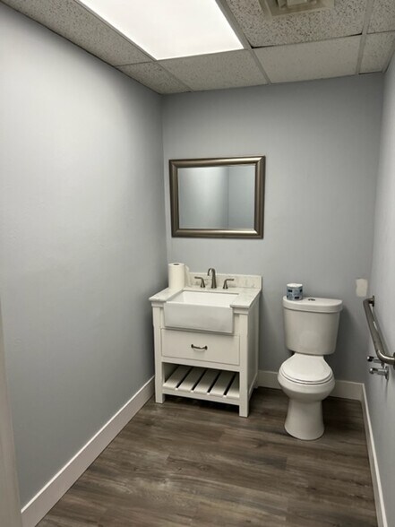 More Photos Of 2600 Berlin Tpke, Newington Storefront Retail Office For Lease