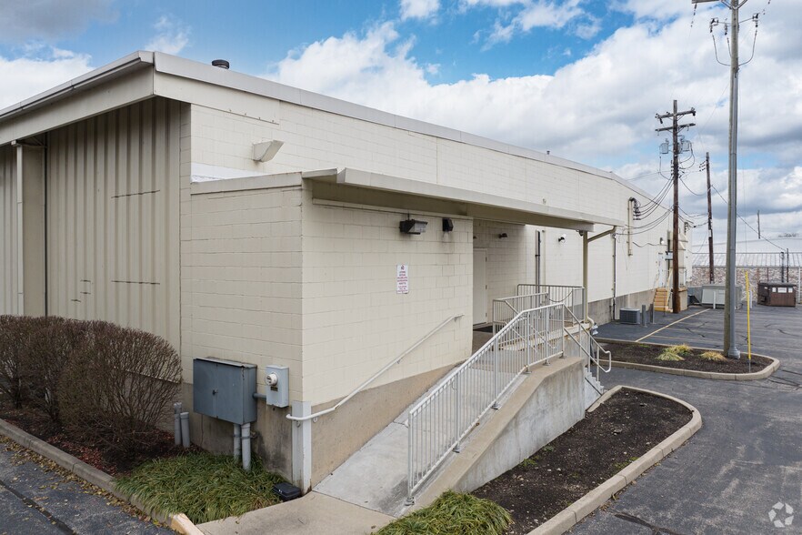 More Photos Of 4222 Grand Ave, Middletown Medical For Lease