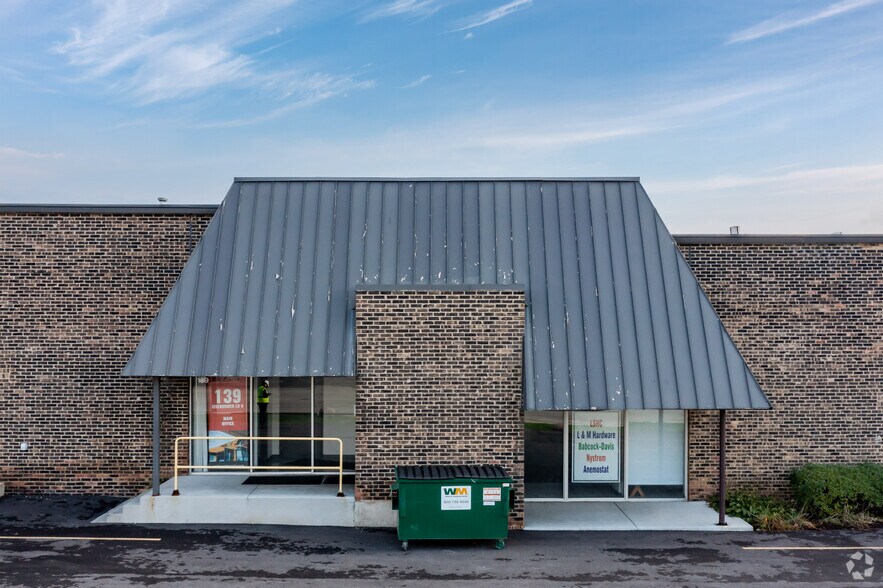 More Photos Of 120-157 Eisenhower Ln N, Lombard Warehouse For Lease