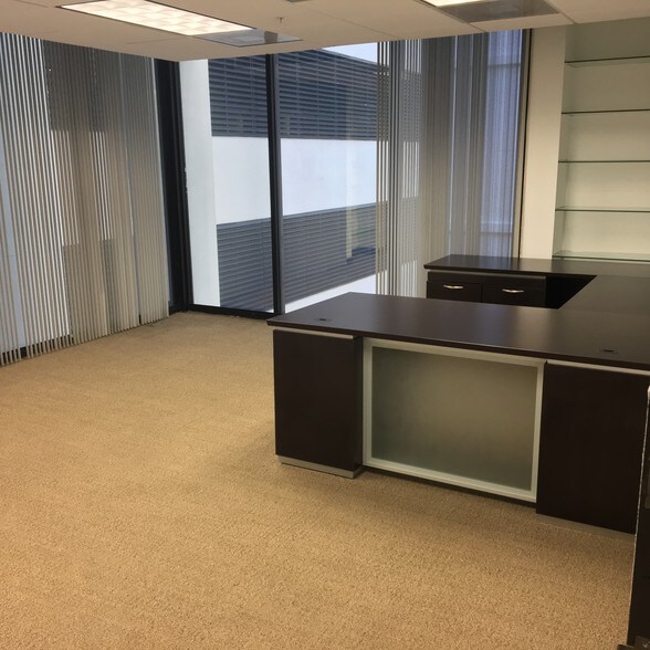 More Photos Of 1110 Brickell Ave, Miami Office For Sale