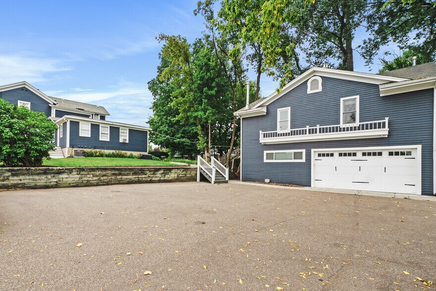 More Photos Of 371 Water St, Excelsior Hospitality For Sale