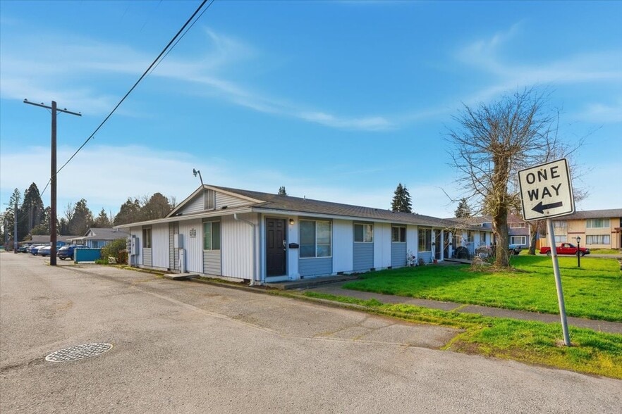 More Photos Of 1100-1105 S Pearl St, Centralia Apartments For Sale