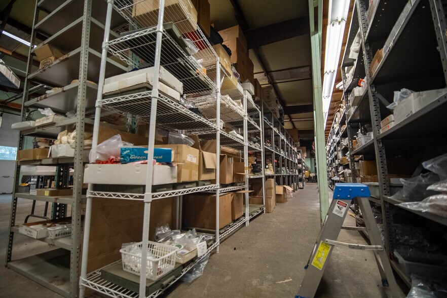 More Photos Of 300 Taugwonk Rd, Stonington Warehouse For Lease
