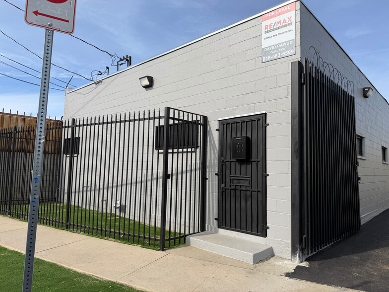 More Photos Of 14641-14643 Lull St, Van Nuys Warehouse For Lease