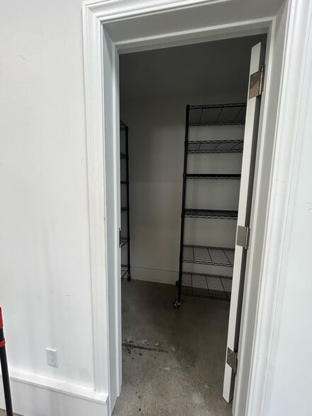 More Photos Of 629-639 S B St, San Mateo Storefront For Lease