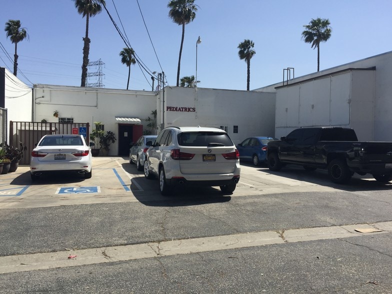 More Photos Of 5799 Washington Blvd, Culver City Showroom For Lease