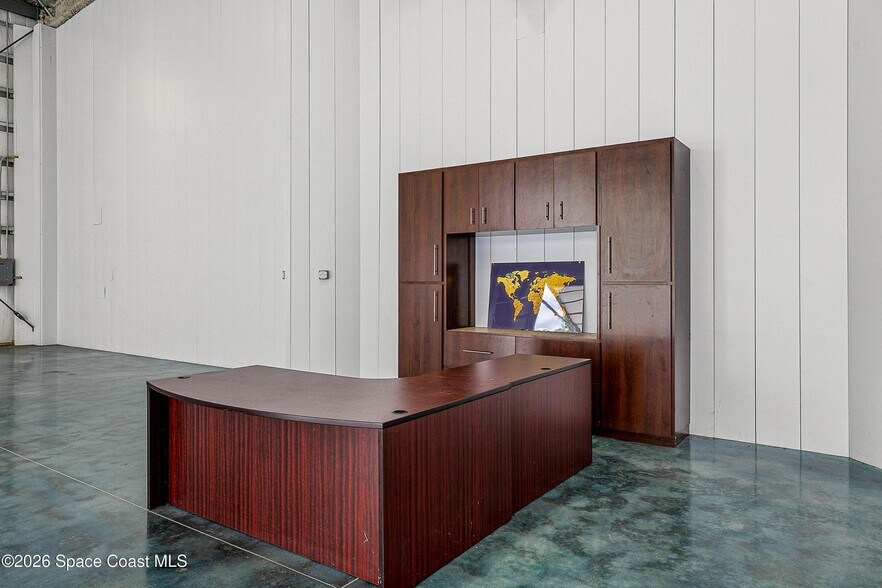 More Photos Of 805 Tower Access Rd, Melbourne Airplane Hangar For Sale