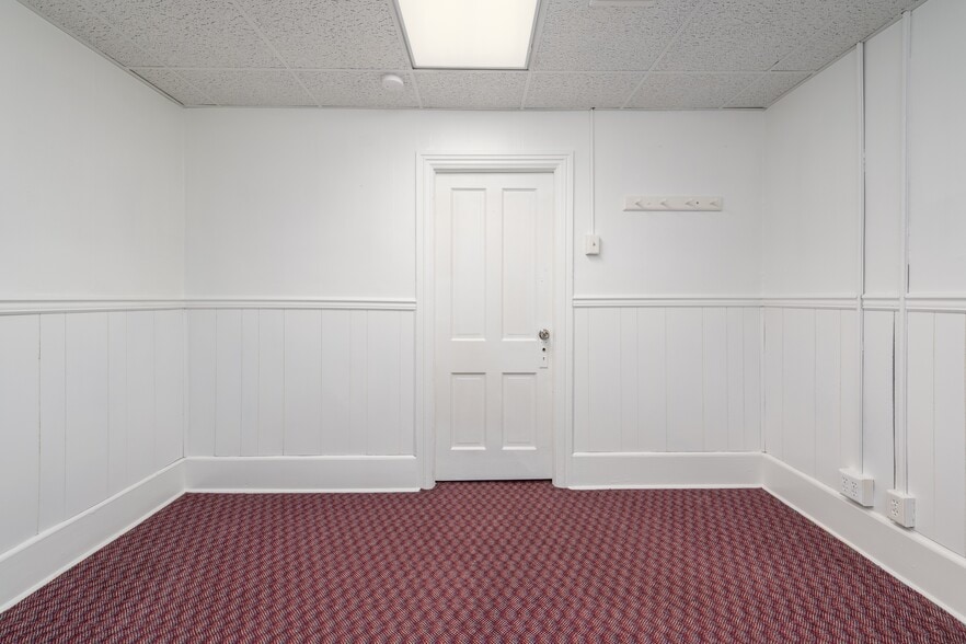 More Photos Of 824 N Queen St, Martinsburg Office For Sale