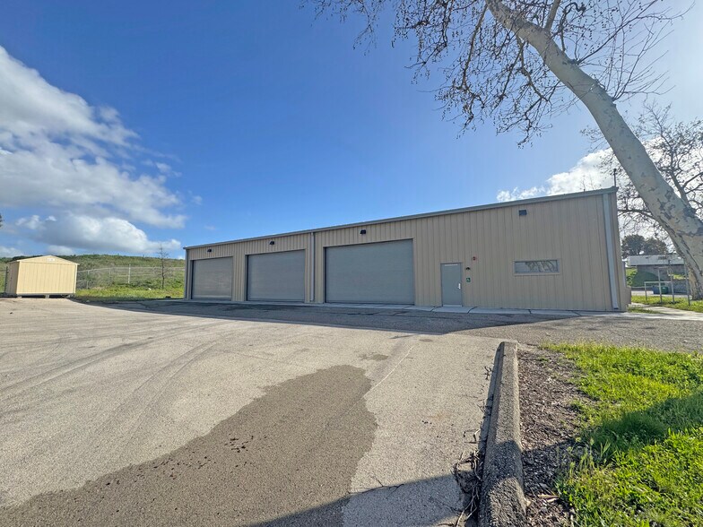 More Photos Of 910 Airport Rd, Santa Ynez Industrial For Lease