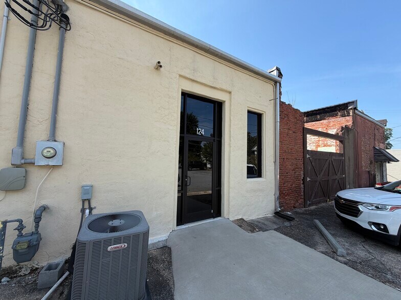 More Photos Of 124 Trinity St, Abbeville Storefront For Sale