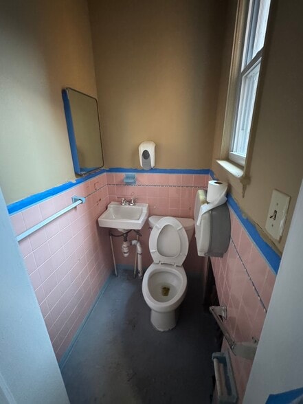 More Photos Of 2449 Shirley Ave, Baltimore Flex For Sale