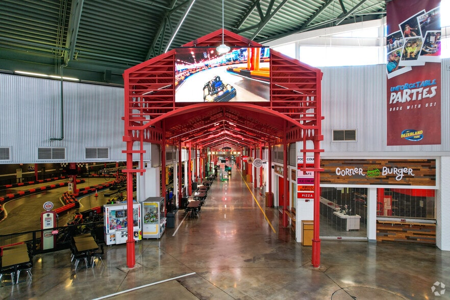 More Photos Of 5250 International Dr, Orlando Restaurant For Lease