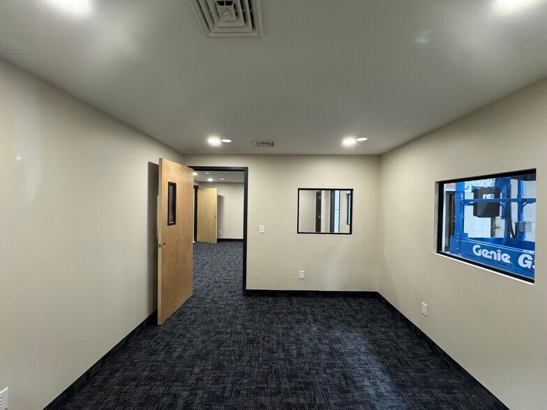More Photos Of 629-631 Minnesota Dr, Troy Warehouse For Sale