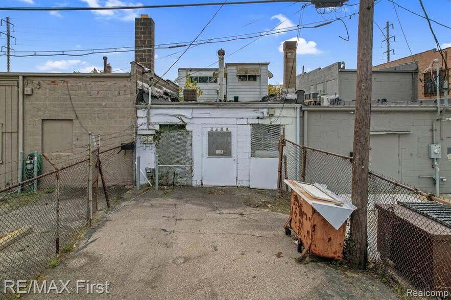 More Photos Of 1523 E 8 Mile Rd, Hazel Park Flex For Sale