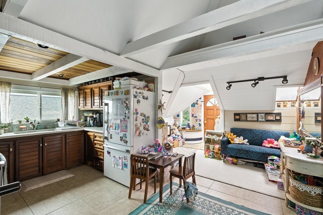 More Photos Of 575 Myrtle St, Half Moon Bay Apartments For Sale