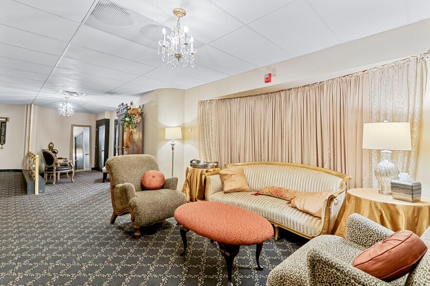 More Photos Of 138 E Market St, New Albany Lodge Meeting Hall For Sale