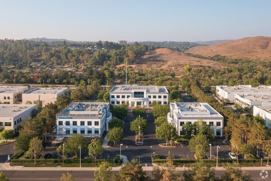 More Photos Of 320 Goddard Way, Irvine Loft Creative Space For Sale