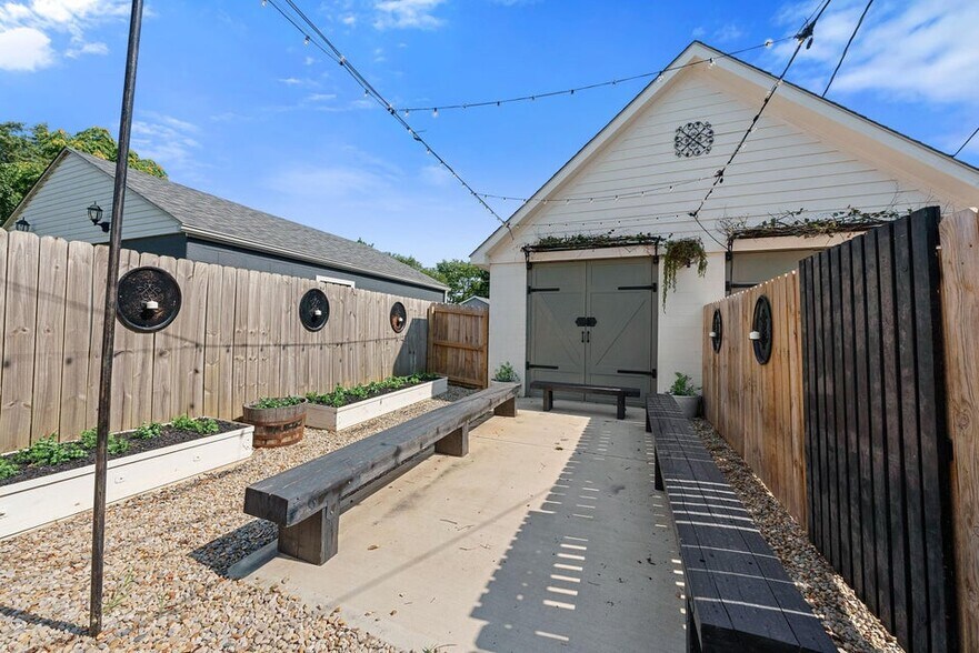 More Photos Of 43 W Markison Ave, Columbus Apartments For Sale
