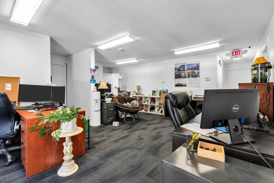 More Photos Of 140 W Main St, Clinton Township Office For Sale