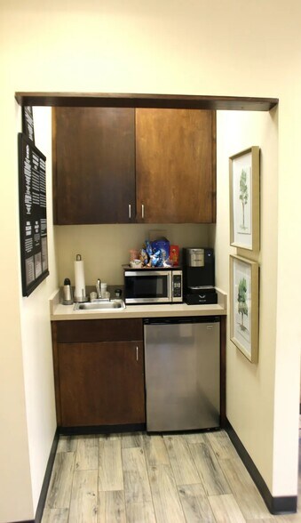 More Photos Of 601 Crescent Blvd, Madison Office For Lease