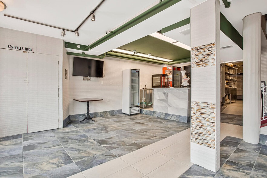 More Photos Of 81 Main St, Annapolis Restaurant For Sale