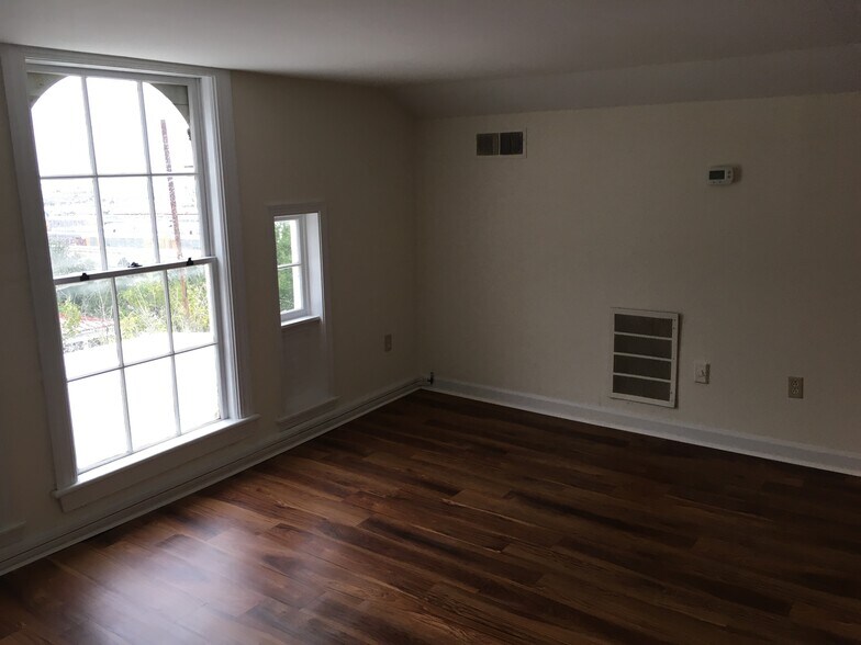 More Photos Of 635 E Bay St, Charleston Office Residential For Lease