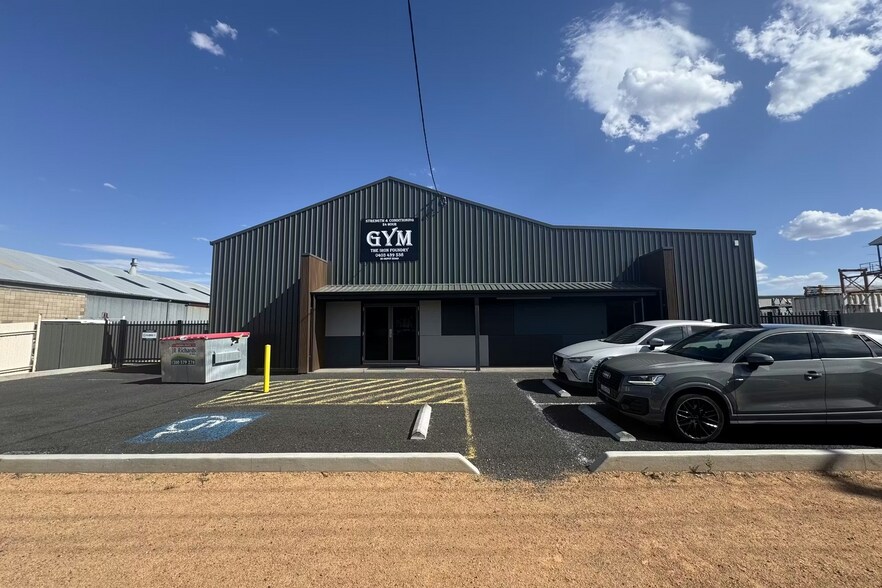 Primary Photo Of 20 Depot Rd, Dubbo Showroom For Lease