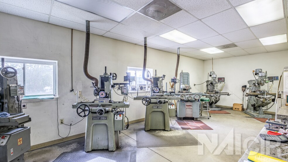 More Photos Of 22 S Yohe St, Tower City Service For Sale