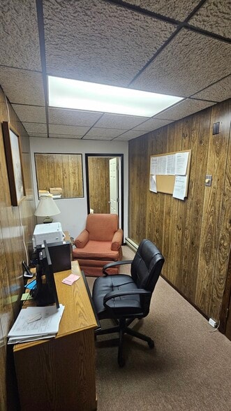 More Photos Of 18707 Burnham Ave, Lansing Office Residential For Sale