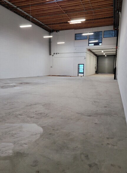 More Photos Of 1417 15th, Los Angeles Warehouse For Lease