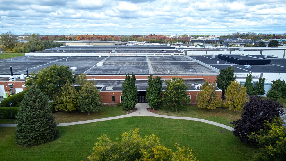 More Photos Of 2900-3070 Rue Cartier, Saint-hyacinthe Warehouse For Lease