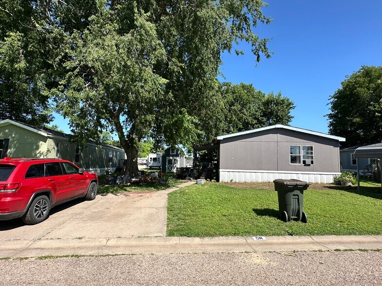 More Photos Of 620 Country Club Rd, Pratt Manufactured Housing Mobile Home Park For Sale