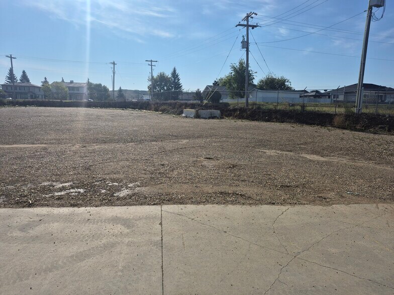 More Photos Of 8101 102 Ave, Peace River Warehouse For Lease