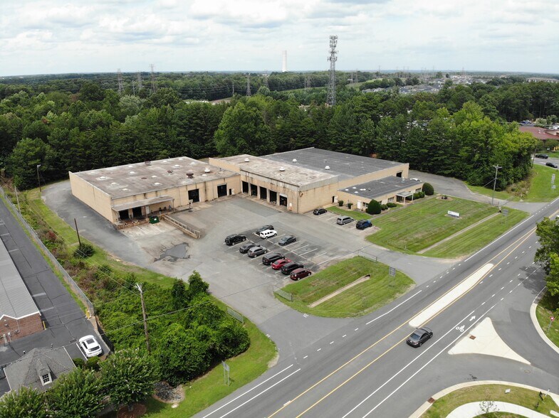 More Photos Of 11601 Hambright Rd, Huntersville Manufacturing For Lease