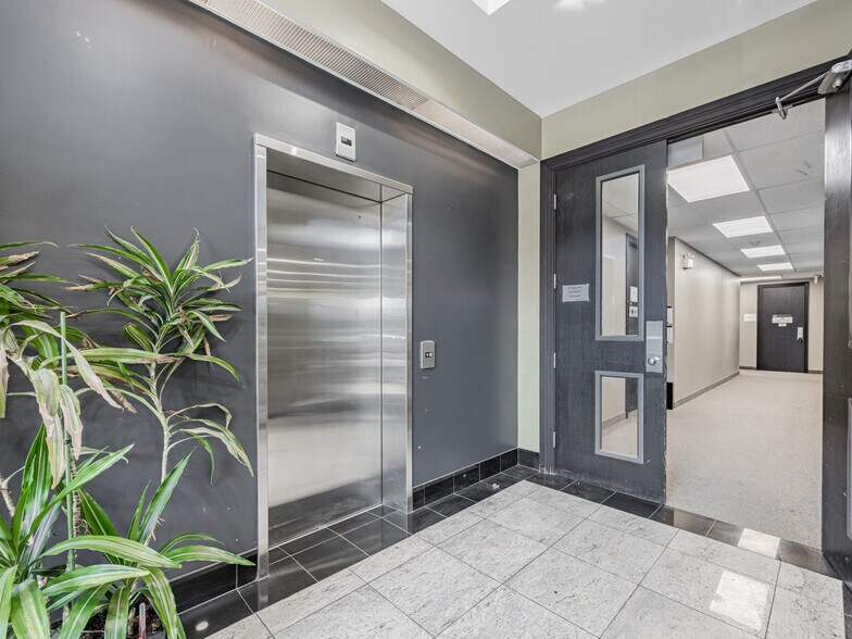 More Photos Of 200 Matheson Blvd W, Mississauga Medical For Lease