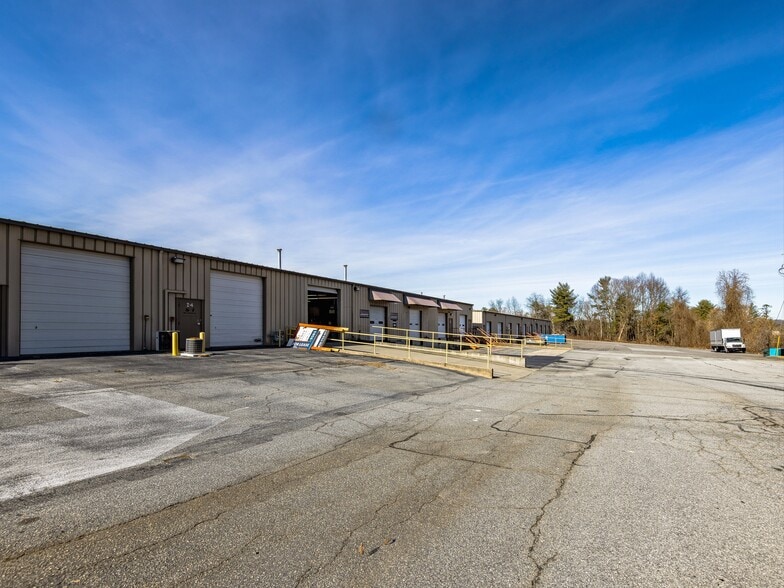 More Photos Of 44 Buck Shoals Rd, Arden Unknown For Lease