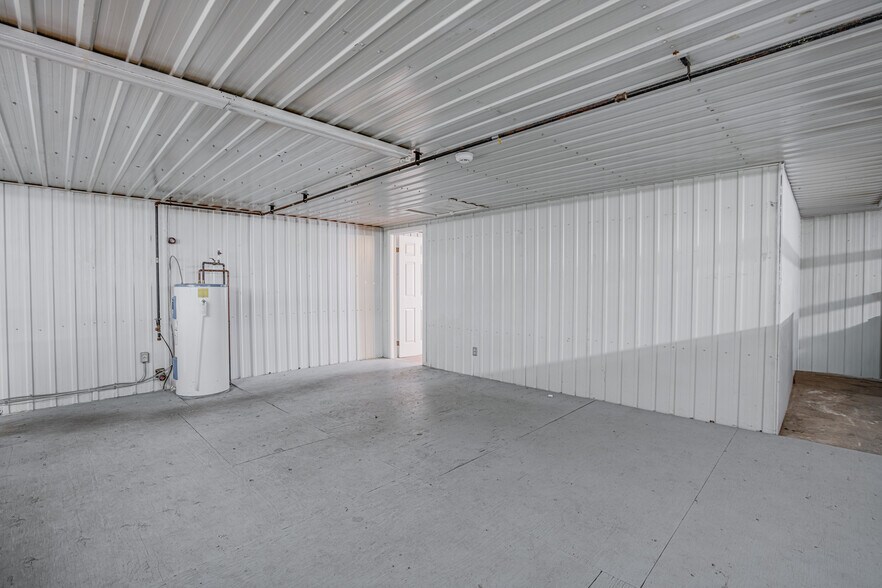 More Photos Of 19 Terry Fox Dr, Vankleek Hill Manufacturing For Sale