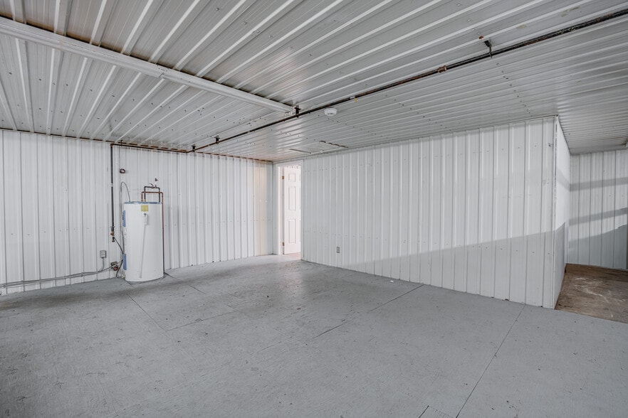 More Photos Of 19 Terry Fox Dr, Vankleek Hill Manufacturing For Sale