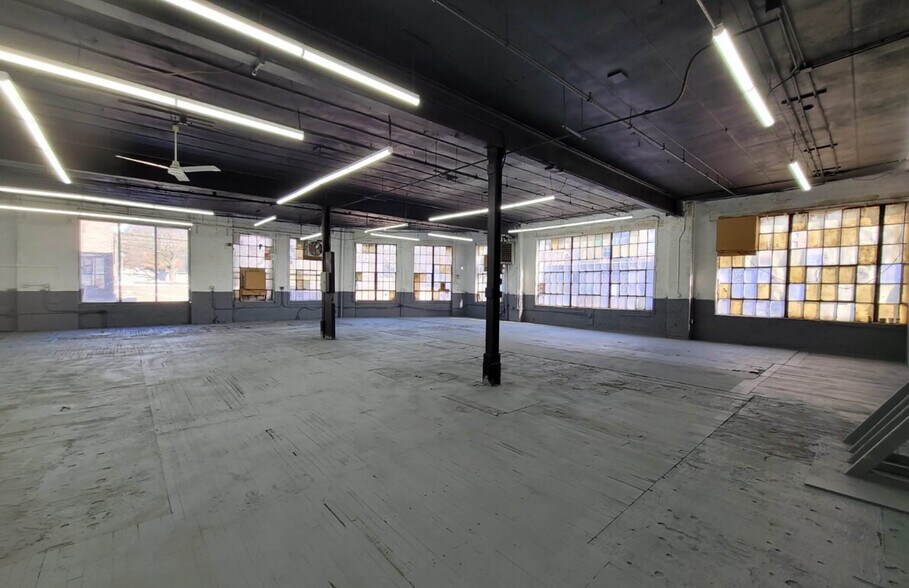 More Photos Of 830 Barry St, Bronx Warehouse For Lease