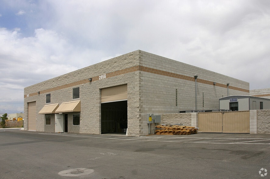 More Photos Of 2952 Marco St, Las Vegas Warehouse For Lease